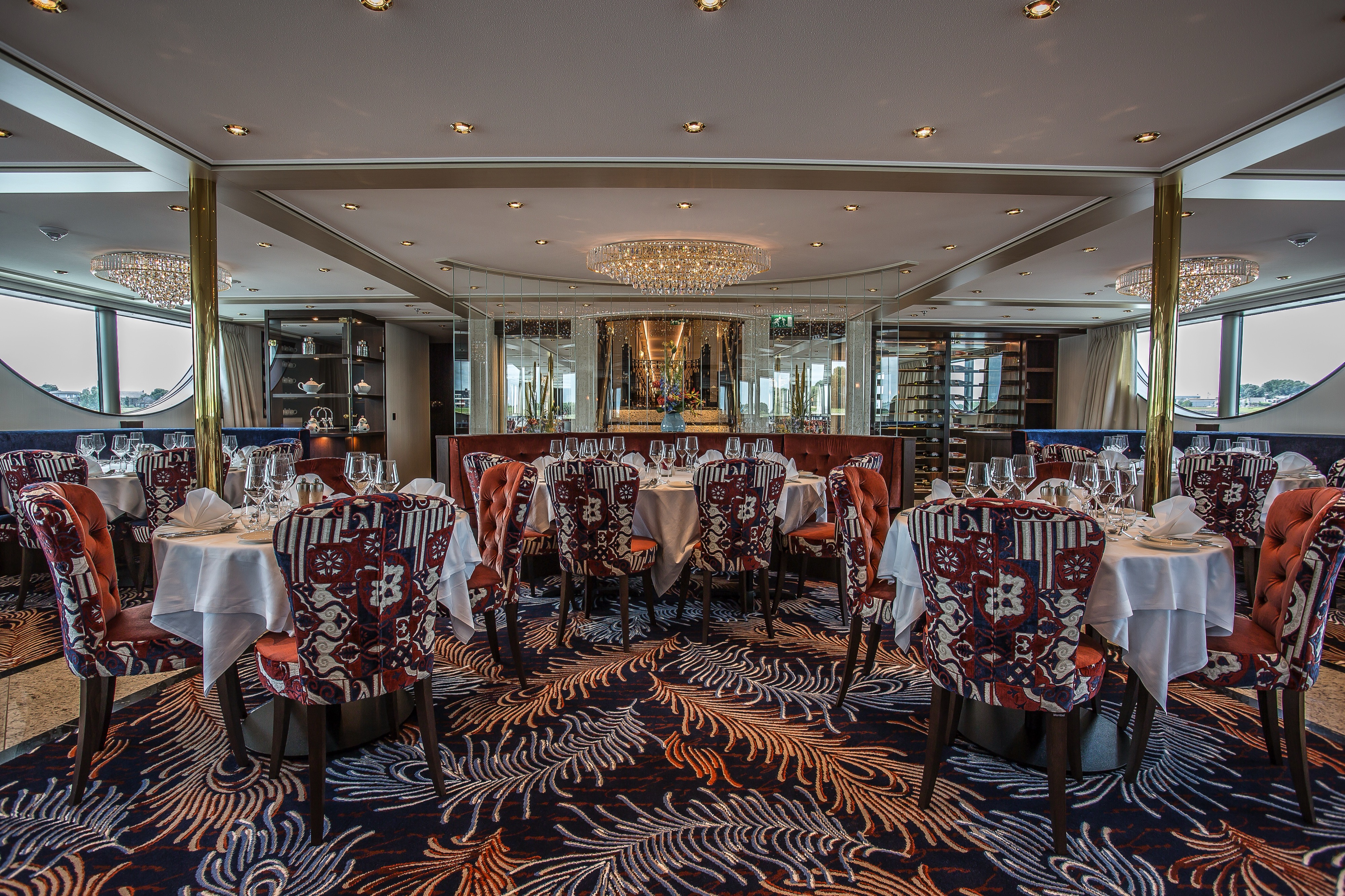 MS Oscar Wilde - Main Restaurant